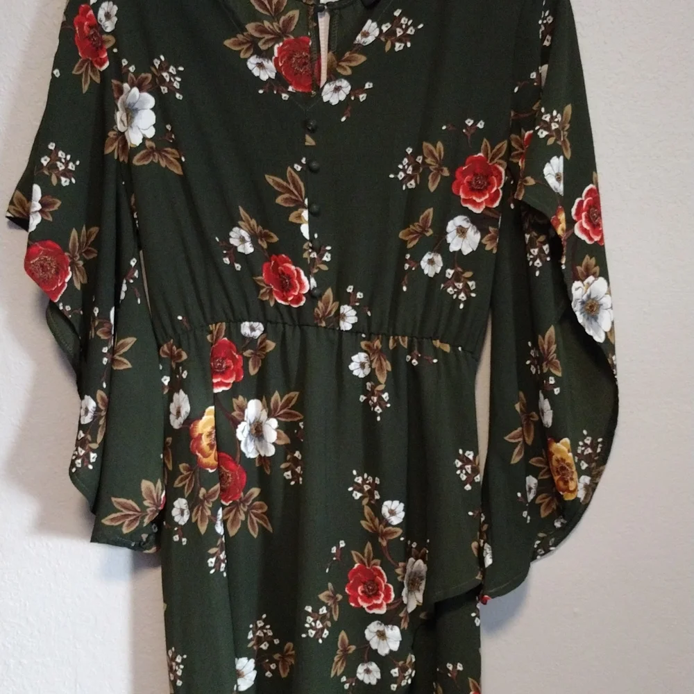SIMPLEE FLORAL DRESS - Picture 3 of 11